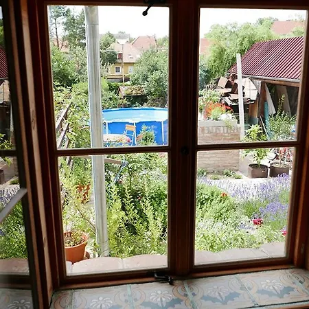 Orator Ubytovani V Soukromi Guest house Holasice